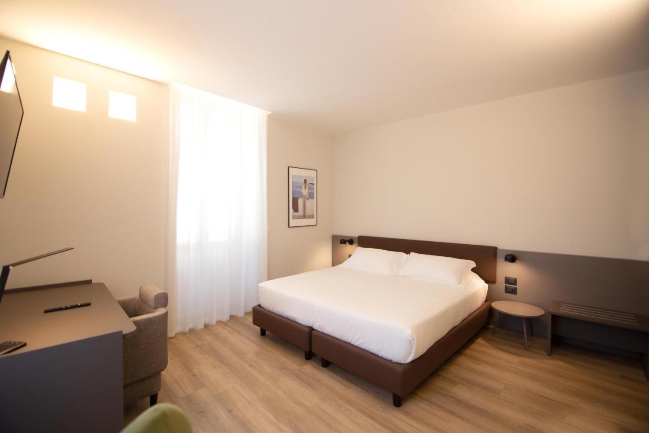 Palazzo Bellocchi - Suites & Apartments Brindisi Ngoại thất bức ảnh