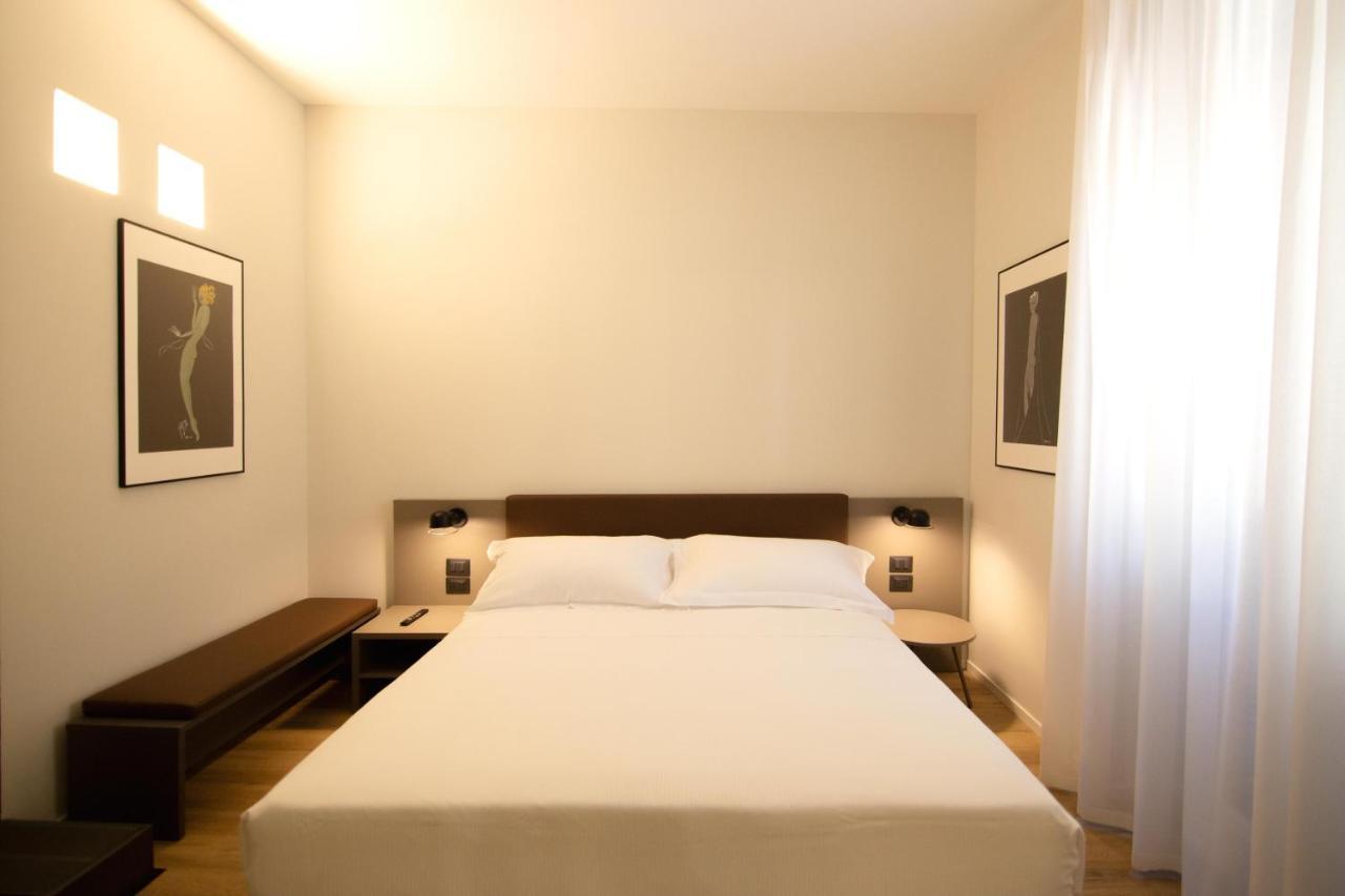Palazzo Bellocchi - Suites & Apartments Brindisi Ngoại thất bức ảnh