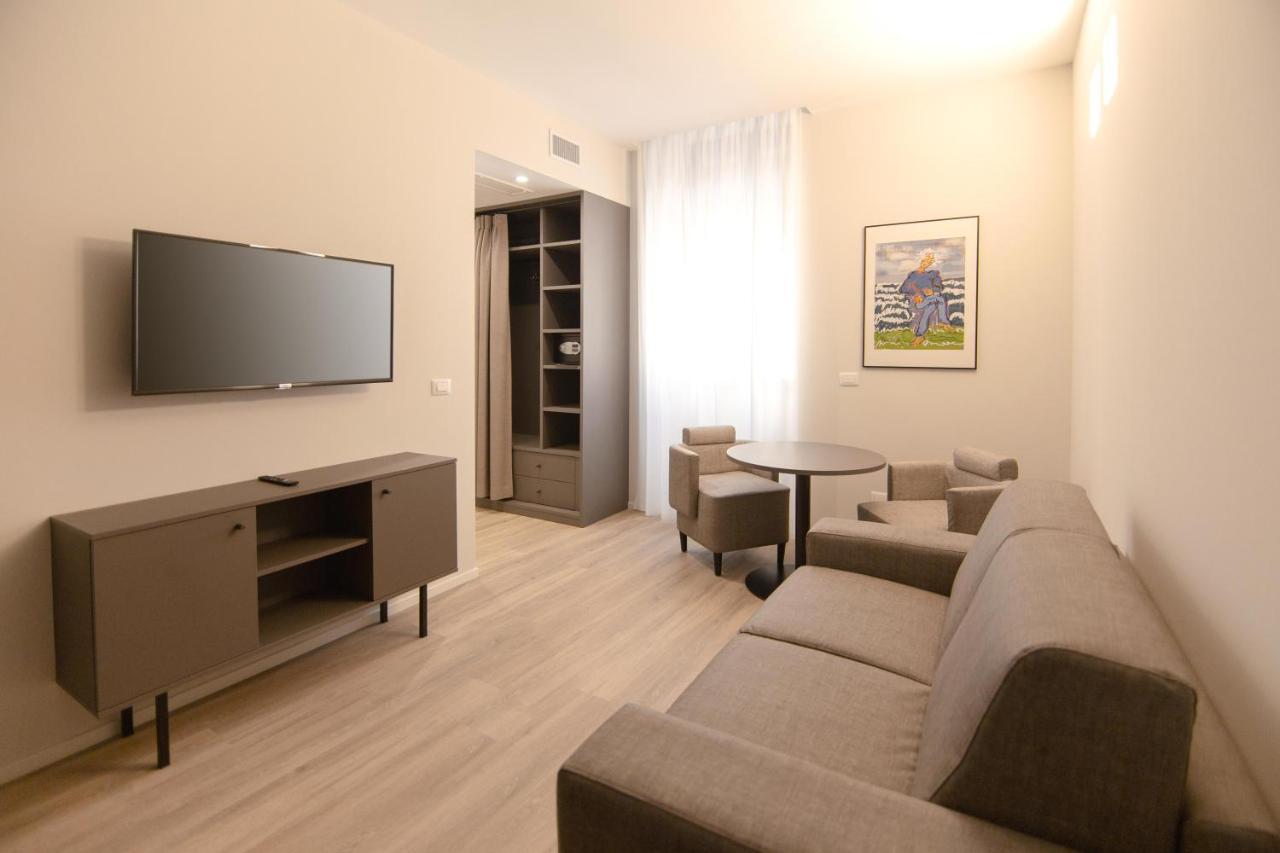 Palazzo Bellocchi - Suites & Apartments Brindisi Ngoại thất bức ảnh
