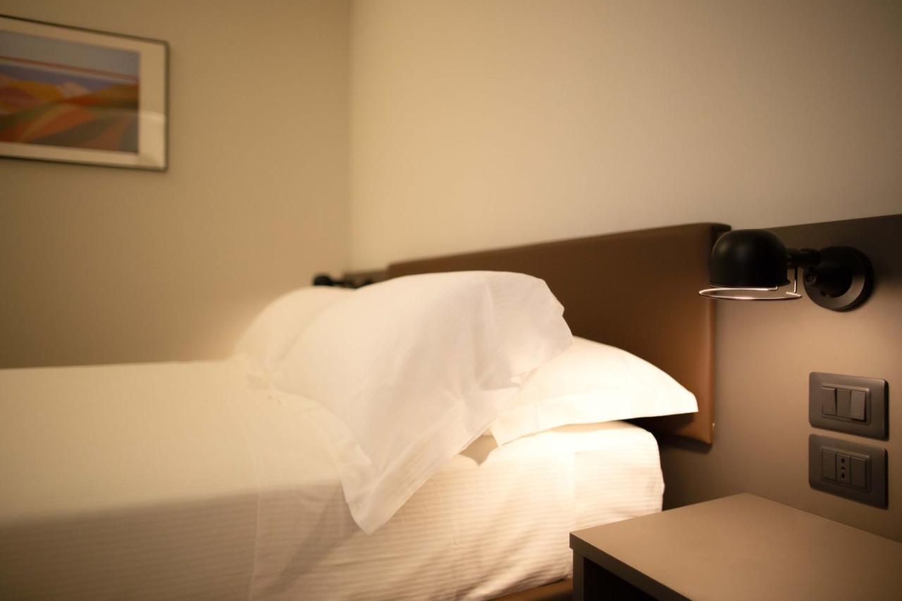Palazzo Bellocchi - Suites & Apartments Brindisi Ngoại thất bức ảnh