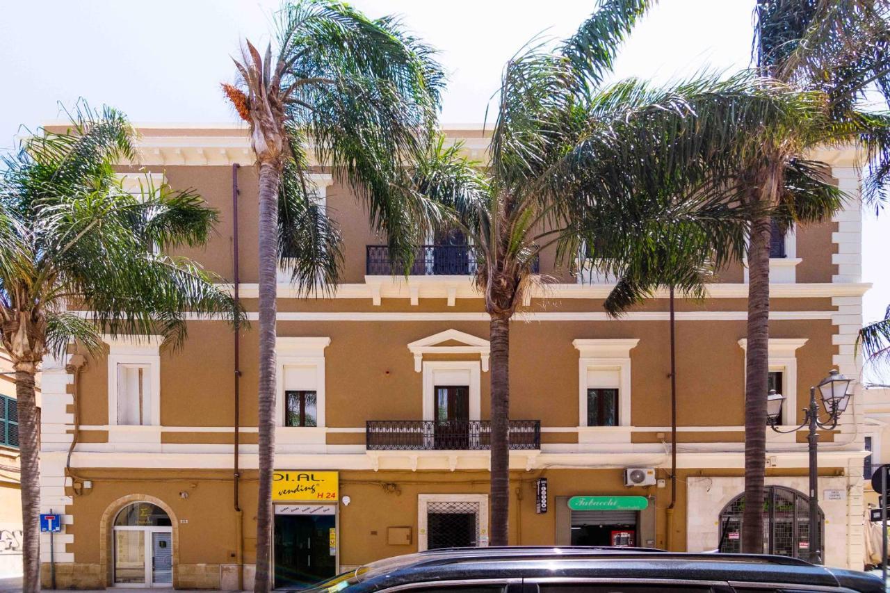 Palazzo Bellocchi - Suites & Apartments Brindisi Ngoại thất bức ảnh