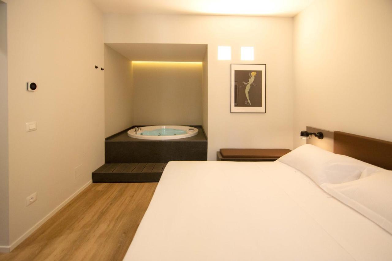 Palazzo Bellocchi - Suites & Apartments Brindisi Ngoại thất bức ảnh