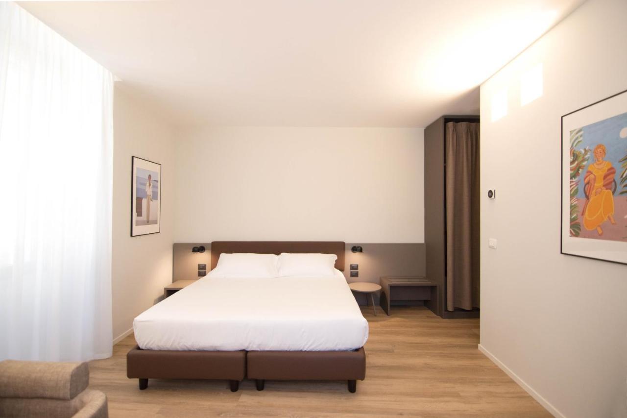 Palazzo Bellocchi - Suites & Apartments Brindisi Ngoại thất bức ảnh