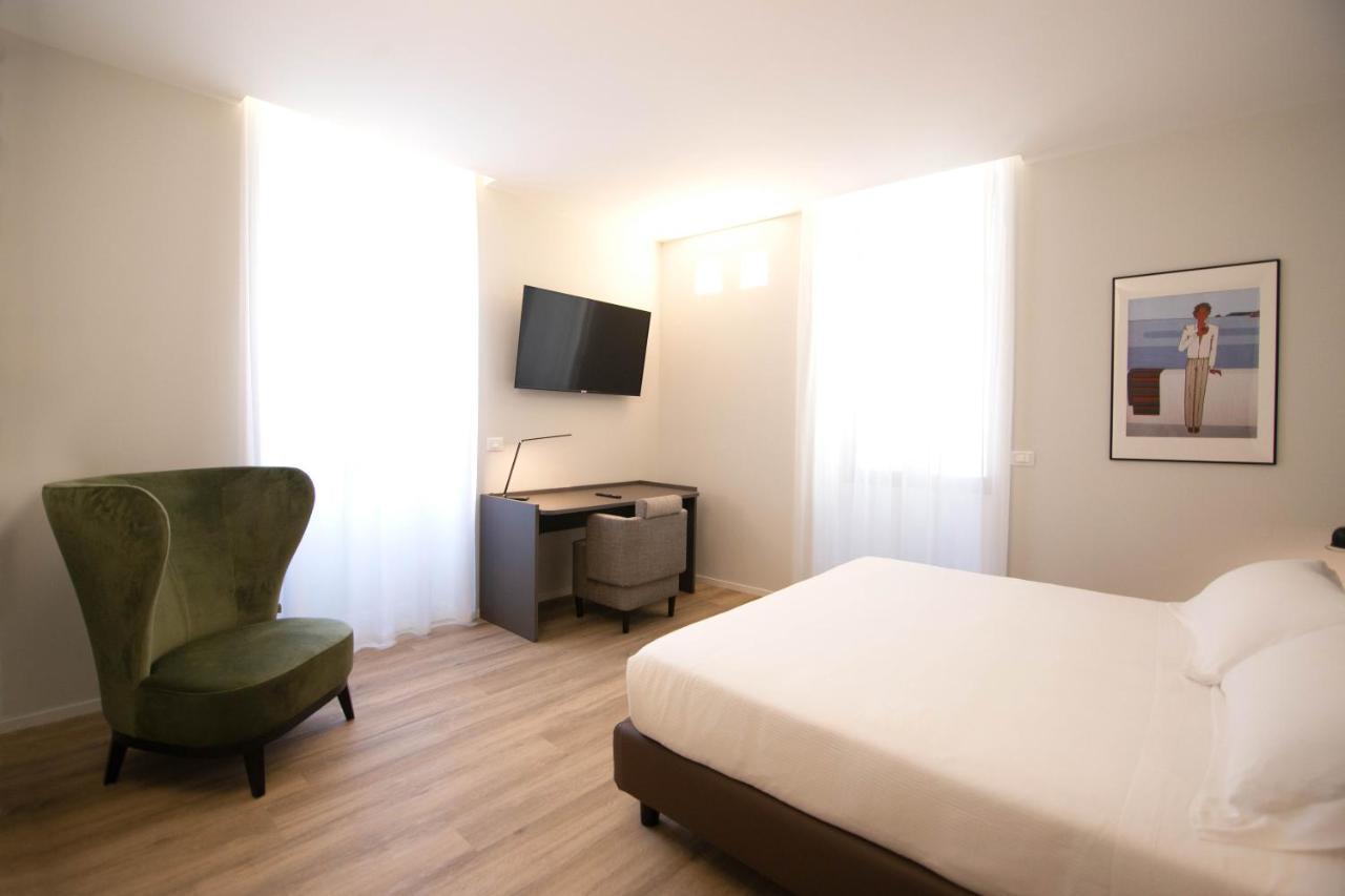 Palazzo Bellocchi - Suites & Apartments Brindisi Ngoại thất bức ảnh