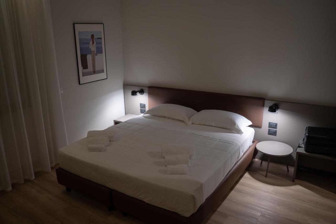 Palazzo Bellocchi - Suites & Apartments Brindisi Ngoại thất bức ảnh