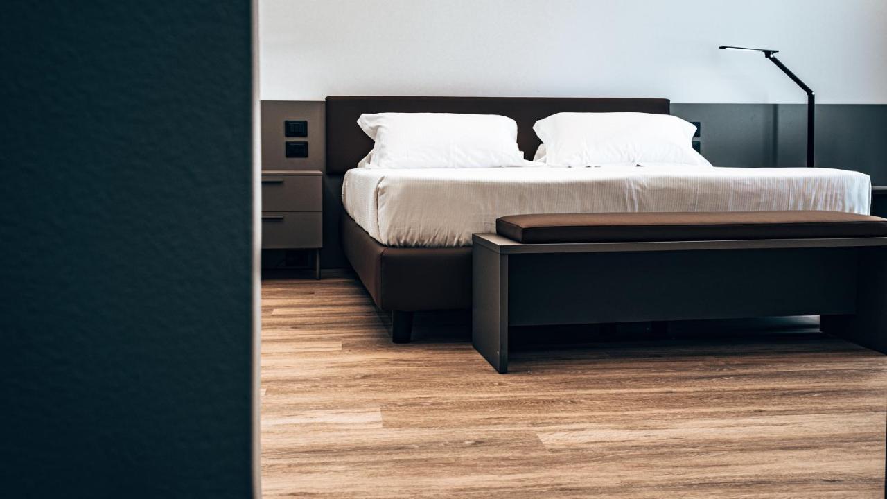 Palazzo Bellocchi - Suites & Apartments Brindisi Ngoại thất bức ảnh