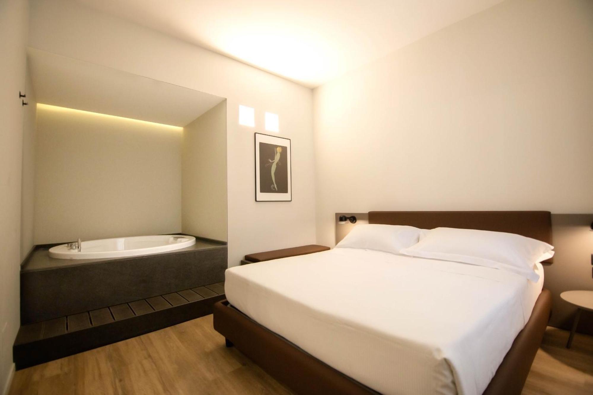 Palazzo Bellocchi - Suites & Apartments Brindisi Phòng bức ảnh